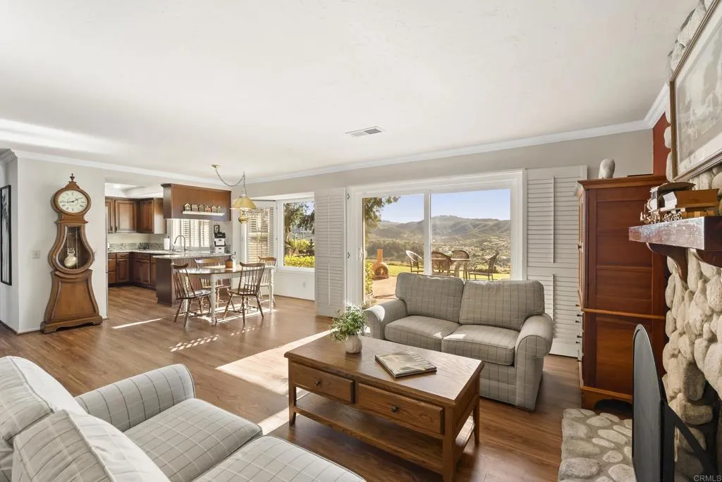 https://cdn.realtyfeed.com/cdn/127/306621393/28d323ee8872b369a279acbb9015eabd.webp