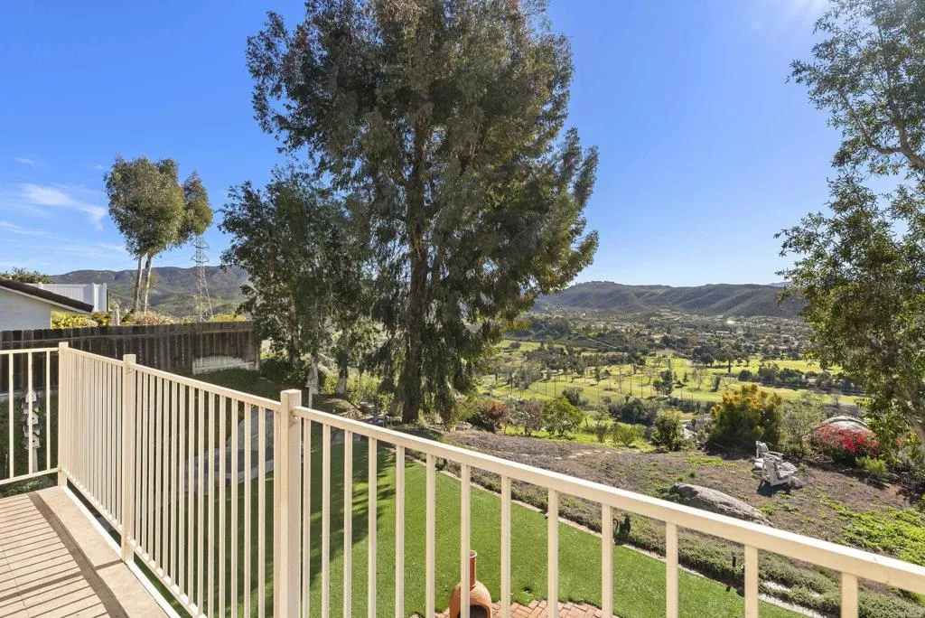 https://cdn.realtyfeed.com/cdn/127/306621393/6e1854189326c44c4ff8f1fd6bc47610.webp