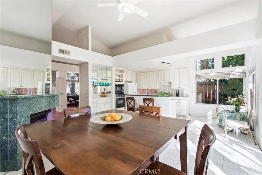https://cdn.realtyfeed.com/cdn/127/306621405/5cc19c67d44c626239d99b3845a7cf8f.webp