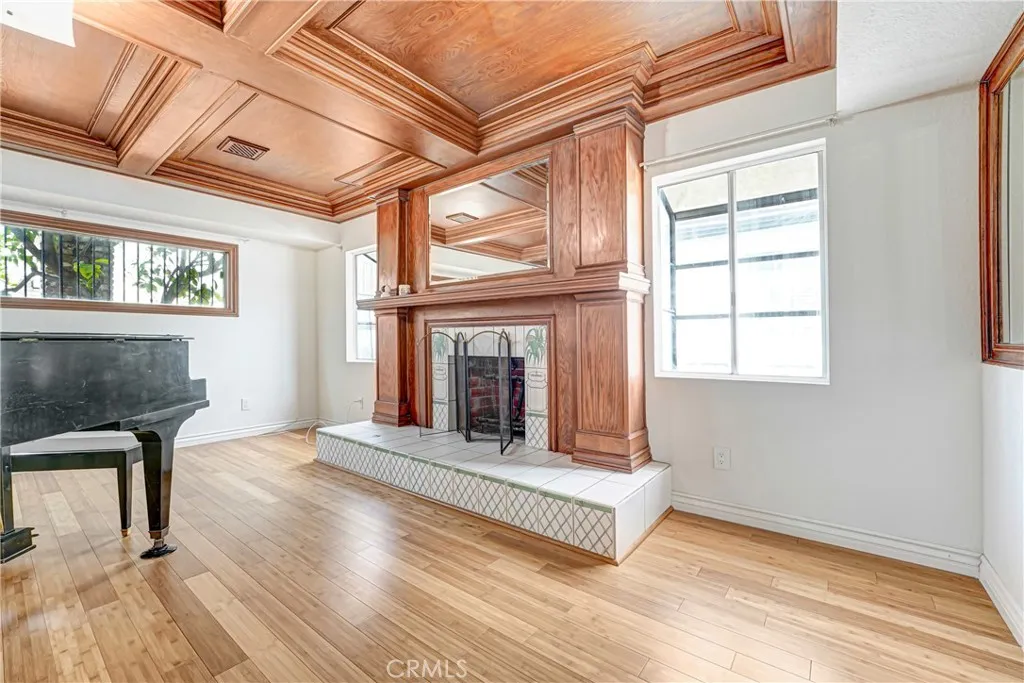 1009 Rimpau, Los Angeles, CA, 90019