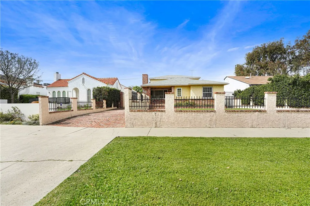 Los Angeles, CA 90019