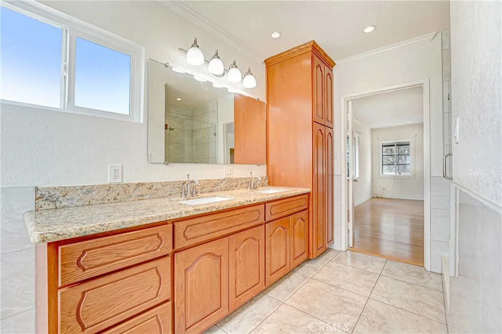 1009 Rimpau, Los Angeles, CA, 90019