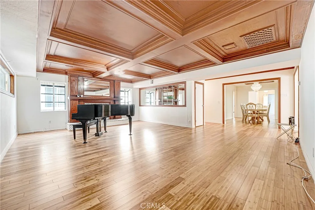 1009 Rimpau, Los Angeles, CA, 90019