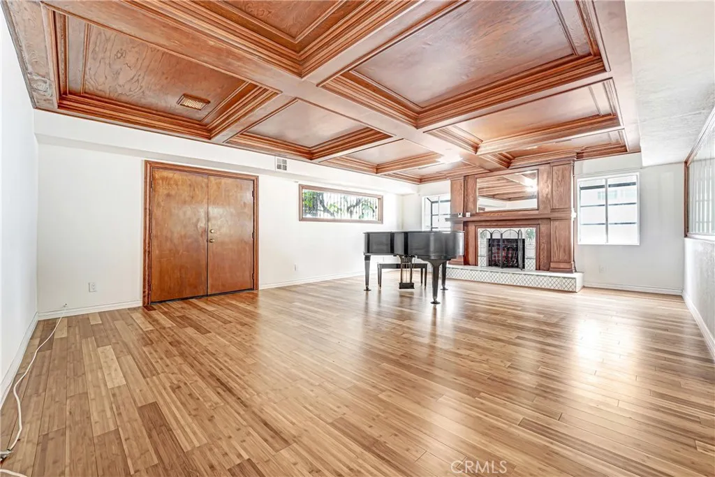 1009 Rimpau, Los Angeles, CA, 90019