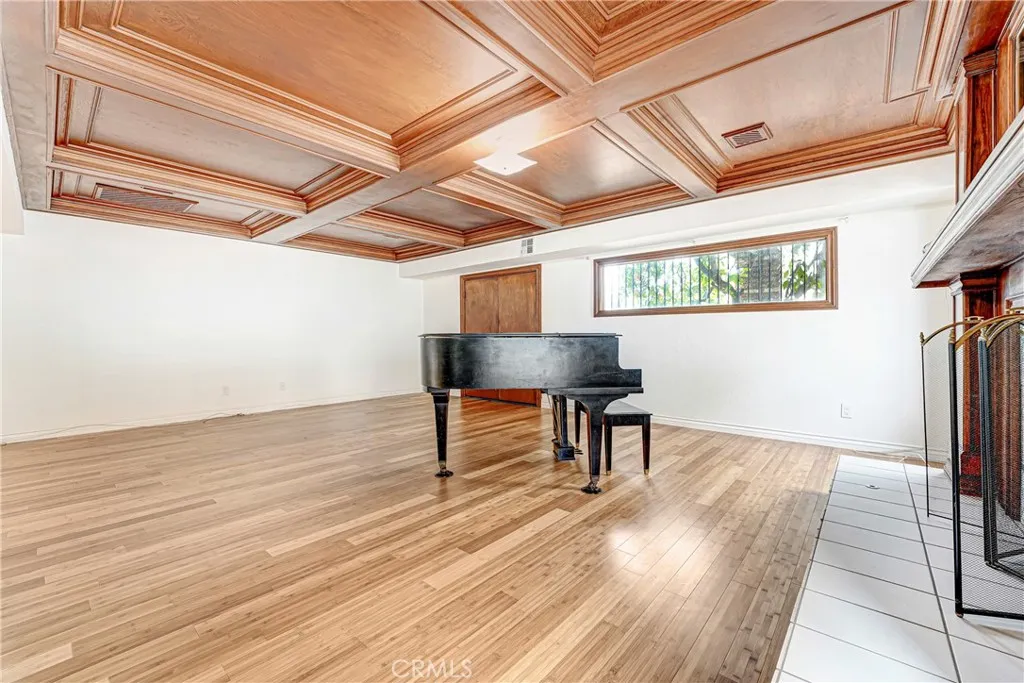 1009 Rimpau, Los Angeles, CA, 90019
