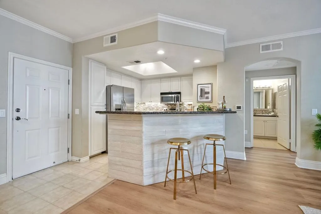 https://cdn.realtyfeed.com/cdn/127/306621525/2a3e17d50e57d35825ff8f47e86065f6.webp