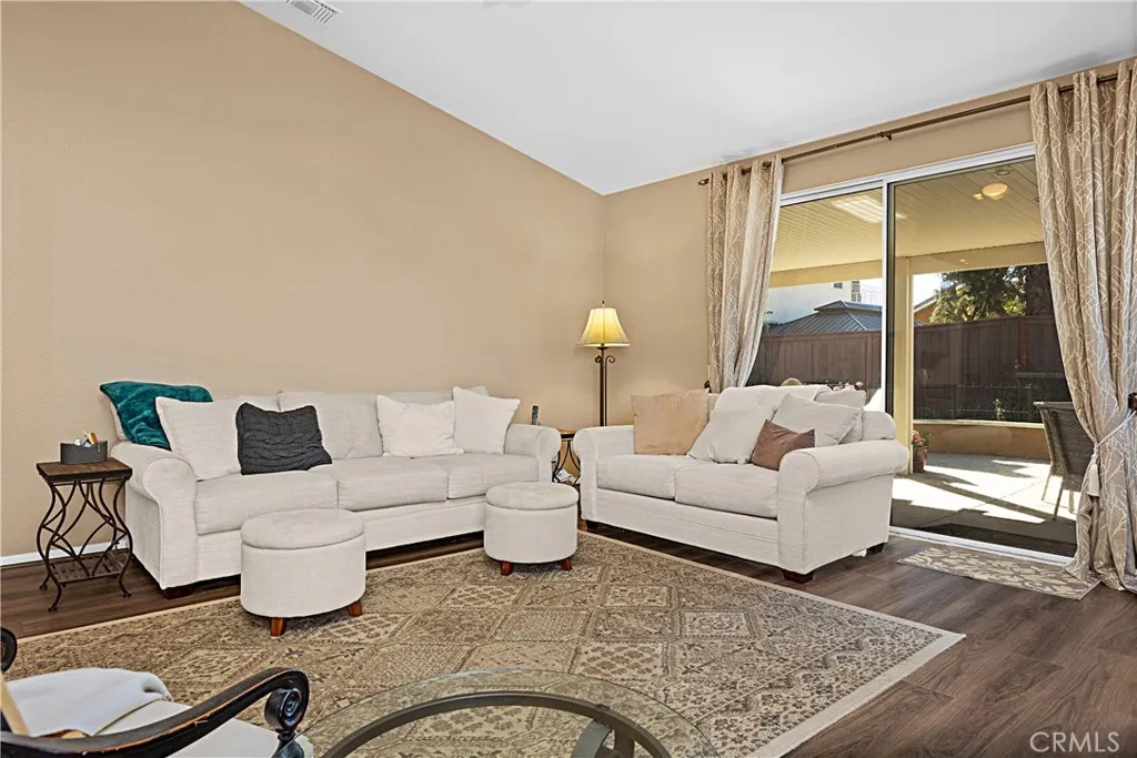 https://cdn.realtyfeed.com/cdn/127/306621609/f959b2074bb80bec47afc90698a6f3d8.webp