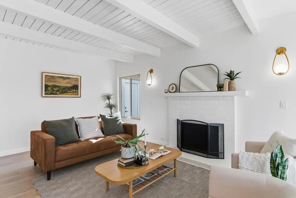 https://cdn.realtyfeed.com/cdn/127/306621634/28f884137b6ed397aa3896580cd83670.webp