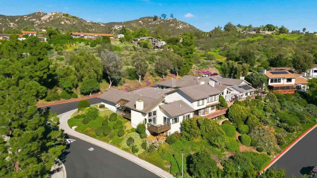 https://cdn.realtyfeed.com/cdn/127/306621636/65b56f1c7335a536c62eb604508a58a1.webp