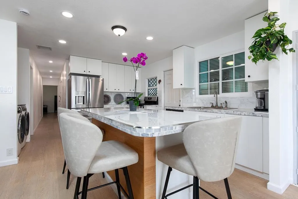 https://cdn.realtyfeed.com/cdn/127/306621727/75a01b59ba8f97dec6a8ad1bdb5d2620.webp