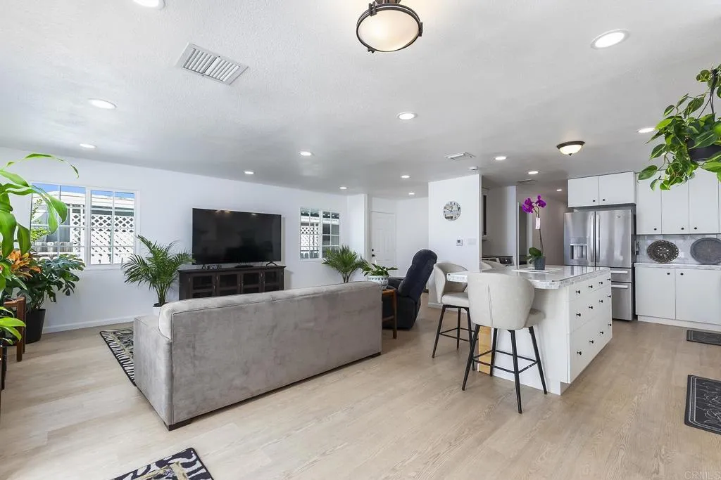 https://cdn.realtyfeed.com/cdn/127/306621727/d22d07fe51719ff62cf7ffb2c2649646.webp