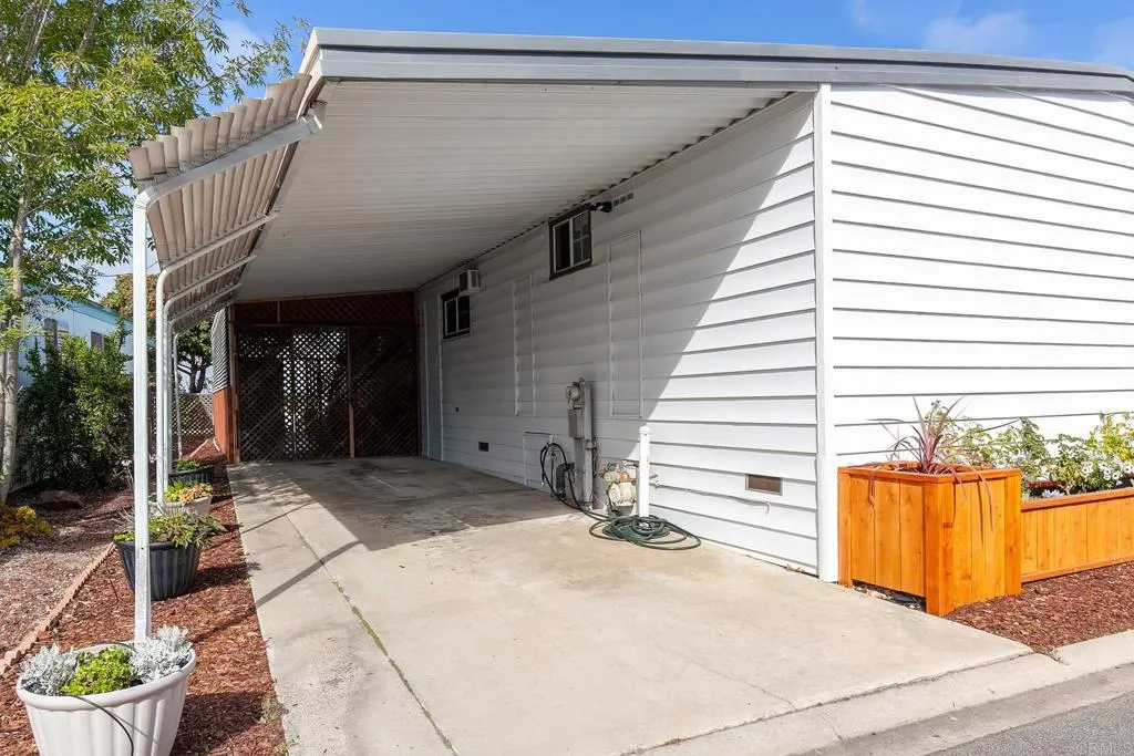 https://cdn.realtyfeed.com/cdn/127/306621727/e0399c7592b4578f88edac5ae2ef50d8.webp
