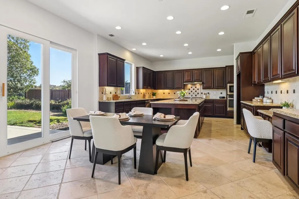 https://cdn.realtyfeed.com/cdn/127/306621734/1369010095f19234529be61a3a78b64e.webp