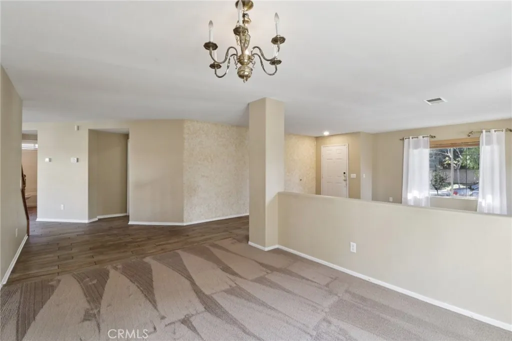 https://cdn.realtyfeed.com/cdn/127/306621830/676498d4e8cfb537356ea4aeb0aee4f1.webp