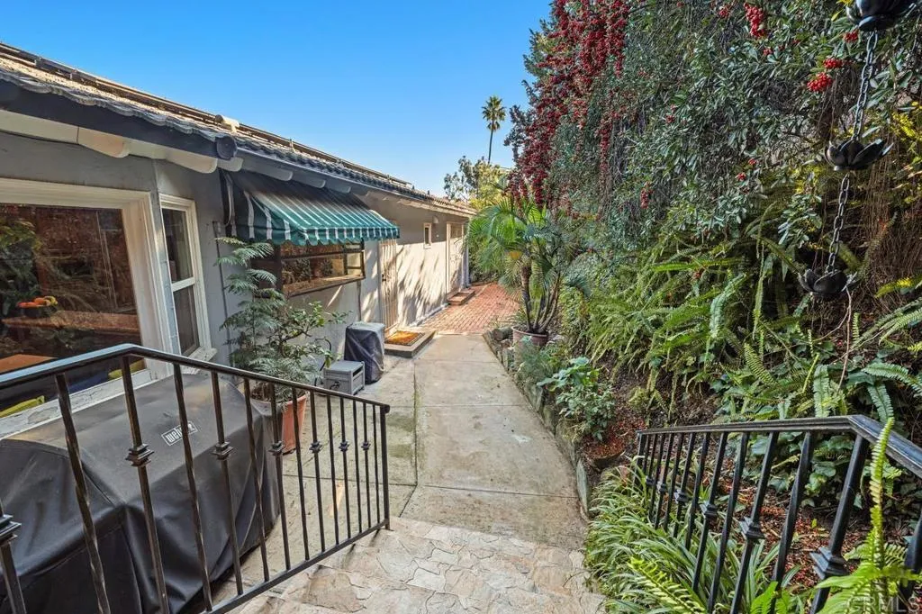 https://cdn.realtyfeed.com/cdn/127/306621888/91b8b0f8c254f585aa1de2c682805750.webp