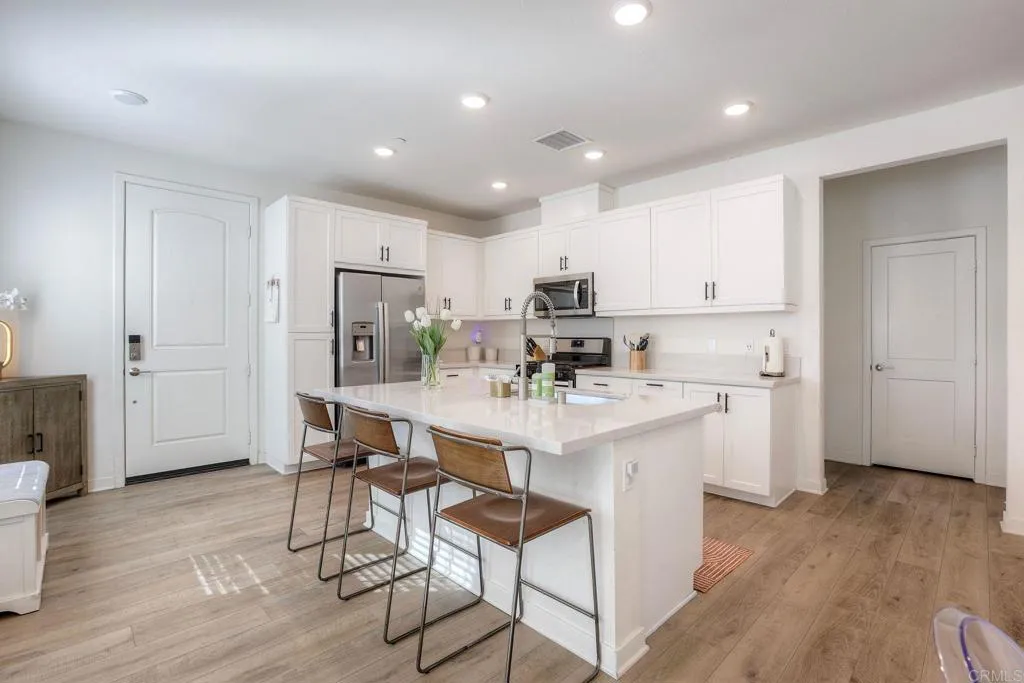 Photo #8: NDP2600530 Listing: Photo #8