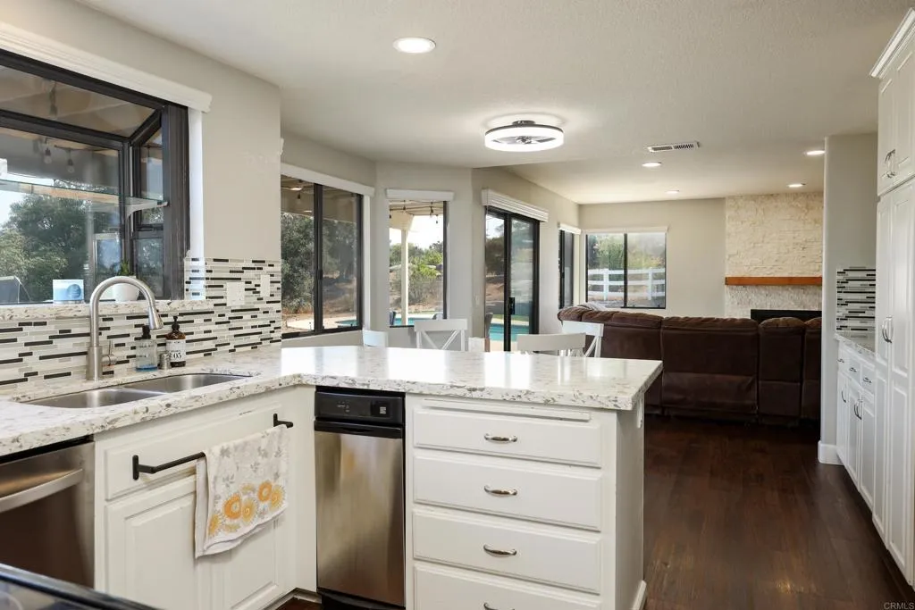 2129 Avenida Del Cielo, Alpine, CA 91901