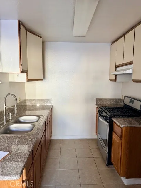 Los Angeles, CA 90019