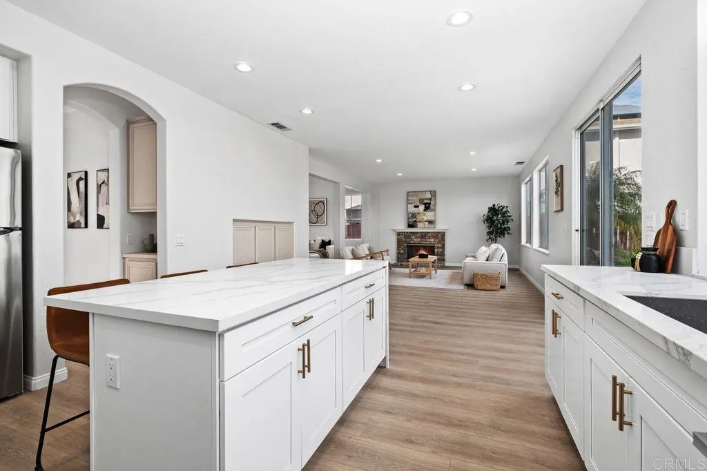https://cdn.realtyfeed.com/cdn/127/306621950/66faa1c790afd55c6b340ca9f0e5b650.webp