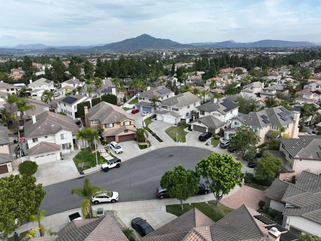 https://cdn.realtyfeed.com/cdn/127/306621950/7fc63b39365107f941624d0b3513a683.webp