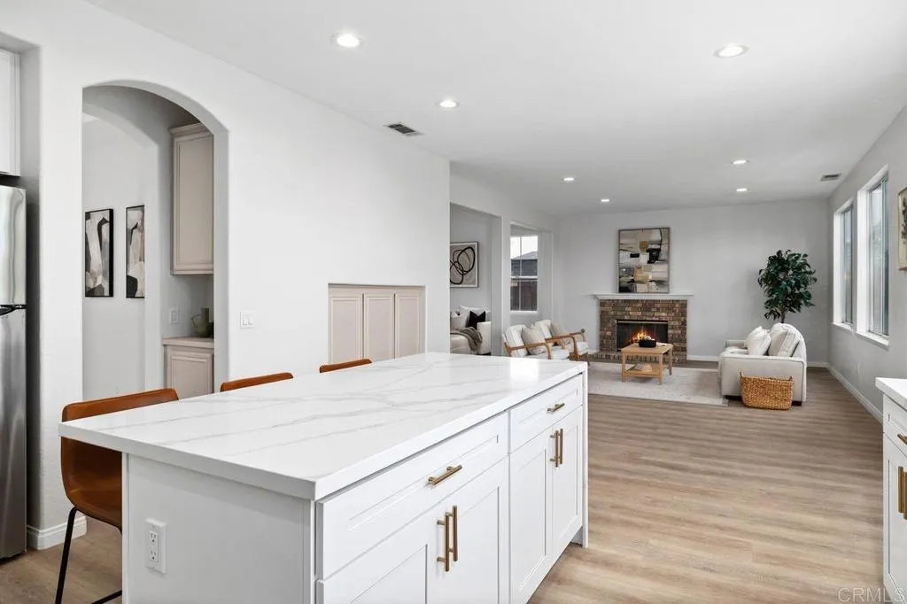 https://cdn.realtyfeed.com/cdn/127/306621950/82df3703b2f31fbb0a061218fe541140.webp