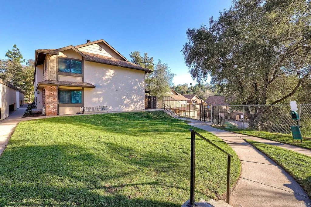 https://cdn.realtyfeed.com/cdn/127/306621951/771da9feca31645b62d687bab22aaadd.webp