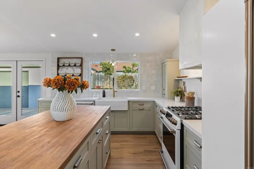https://cdn.realtyfeed.com/cdn/127/306622010/92f8cbd74410d9032addcb90ca460a48.webp