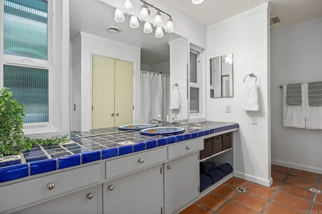 https://cdn.realtyfeed.com/cdn/127/306622011/8492d0cbbabf54448c5c75d664eb6283.webp