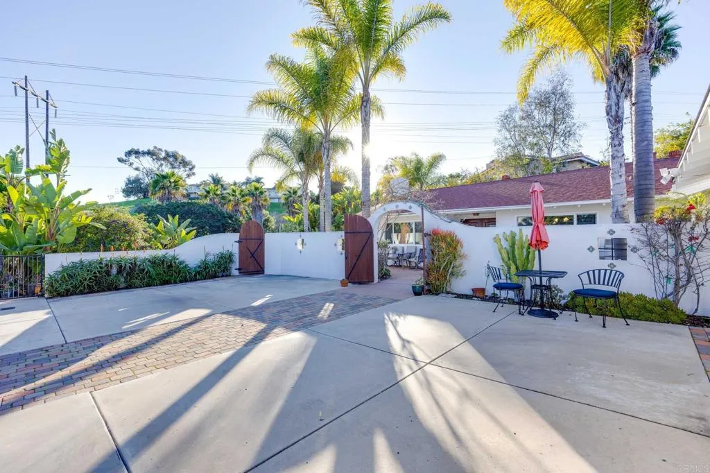 https://cdn.realtyfeed.com/cdn/127/306622011/88fc65ae34c2303f935d956f061567bd.webp
