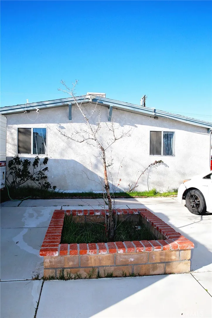 44129 Carolside, Lancaster, CA 93535 - Photo 2 of 26, Lancaster, CA