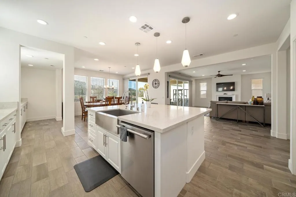 https://cdn.realtyfeed.com/cdn/127/306622030/4000743e4f3ef20e0909d29aad76b871.webp