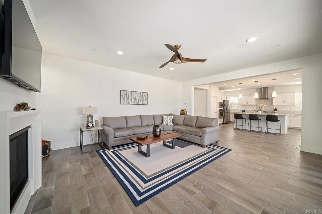 https://cdn.realtyfeed.com/cdn/127/306622030/742c5818a17ce48dc53e05550d523cdb.webp
