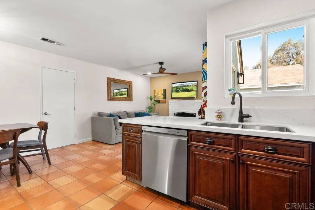 https://cdn.realtyfeed.com/cdn/127/306622170/0d82554c723a4a50573228ab74767e99.webp