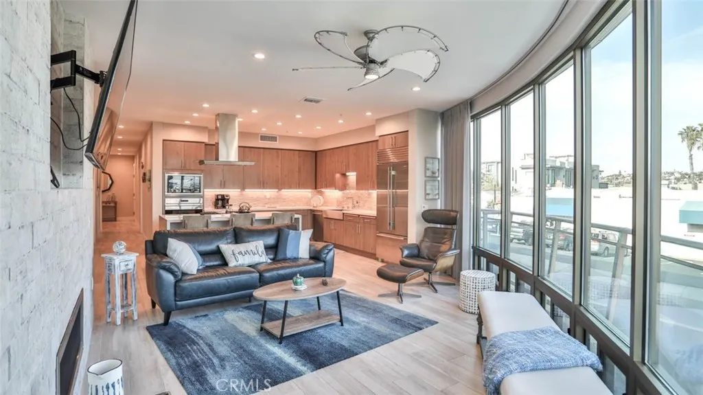 https://cdn.realtyfeed.com/cdn/127/306622174/0231f46415939421d9bff7e4e5376615.webp