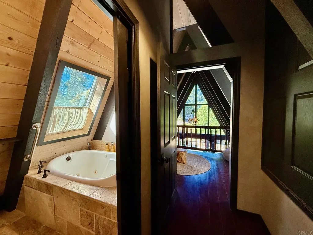 https://cdn.realtyfeed.com/cdn/127/306622226/b3d2ca564c4143ba20861c9ede031626.webp