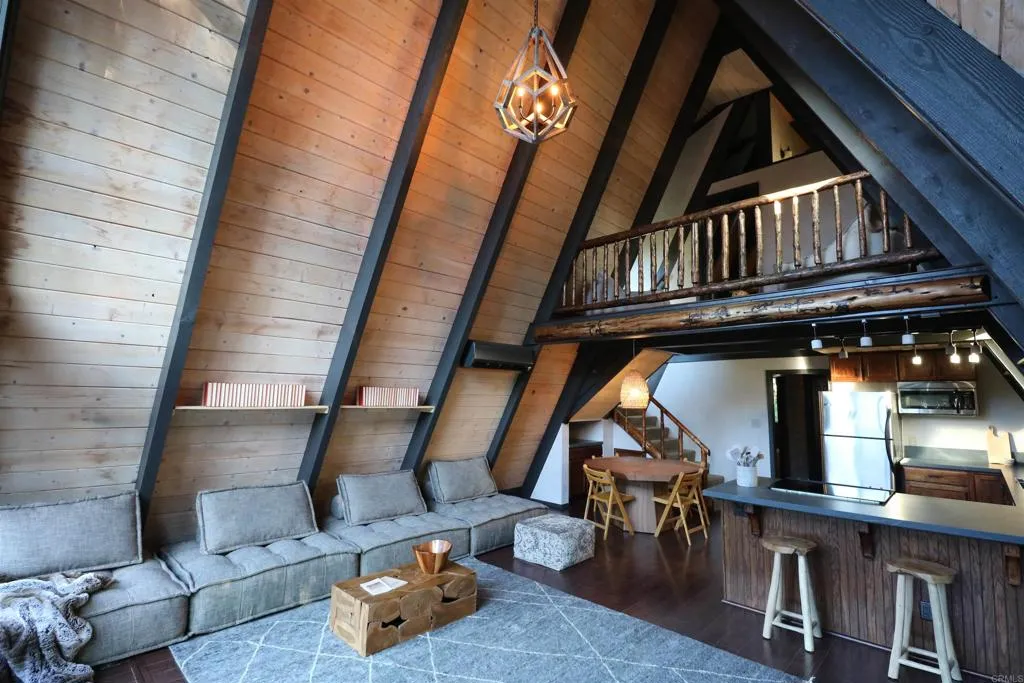 https://cdn.realtyfeed.com/cdn/127/306622226/b9c7f8a90e244ab4feb079f8827ac758.webp