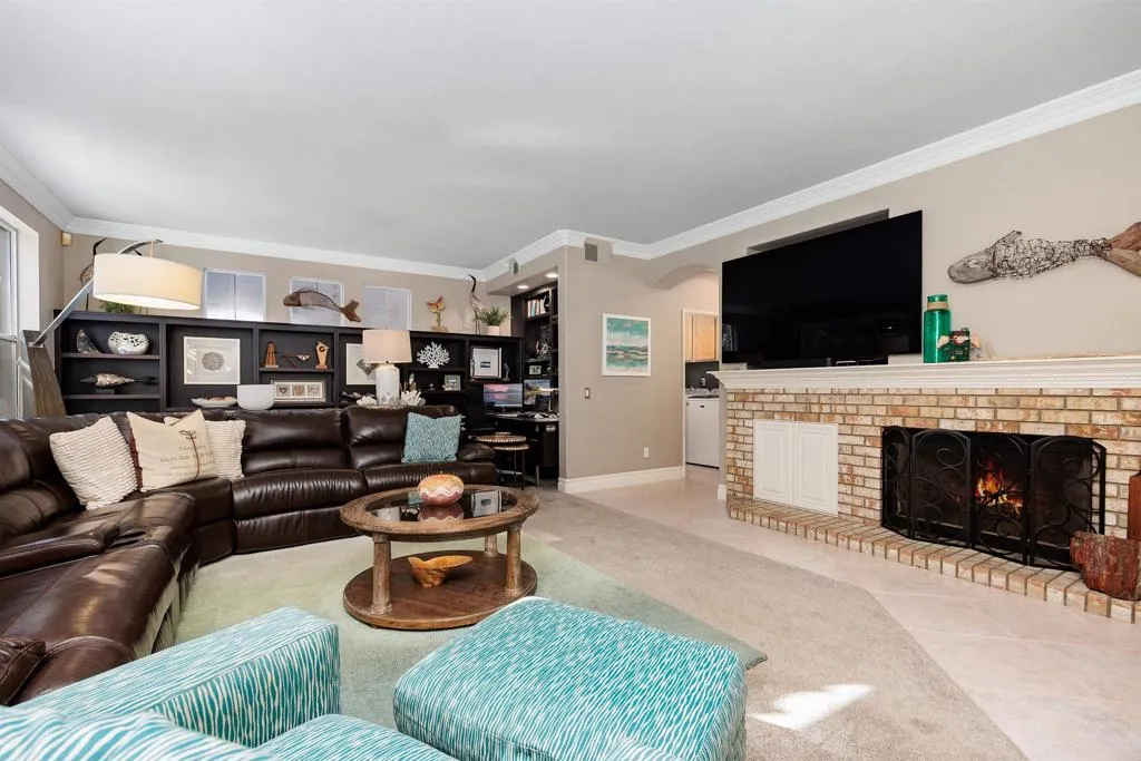https://cdn.realtyfeed.com/cdn/127/306622251/74328c2be7840dda66d4b671985244e1.webp