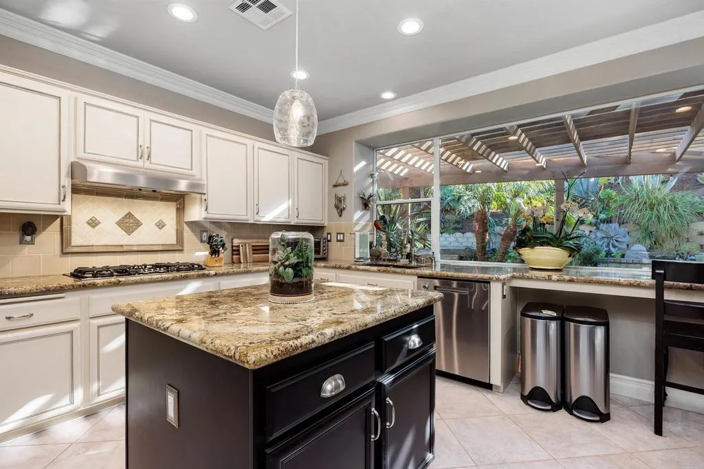 https://cdn.realtyfeed.com/cdn/127/306622251/98bee2164530d74aa107bf6277a94998.webp