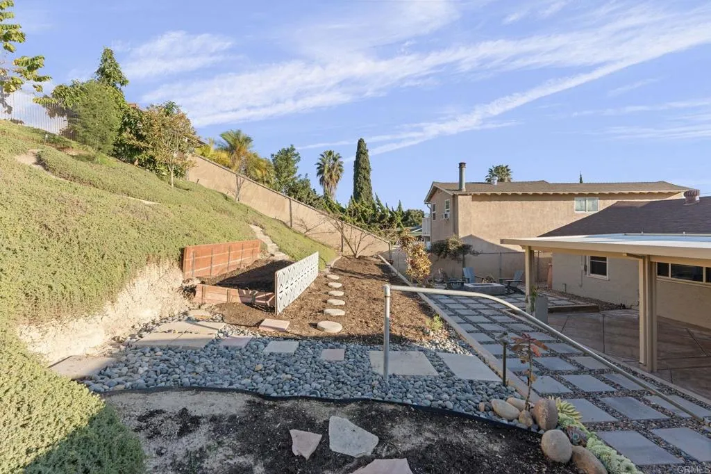 https://cdn.realtyfeed.com/cdn/127/306622254/33b4dcb9bcb41c954f81dbd11587b674.webp