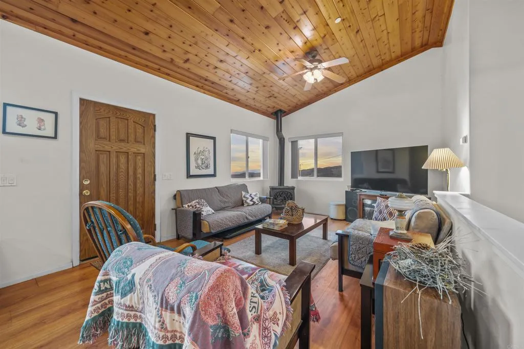 https://cdn.realtyfeed.com/cdn/127/306622286/ac432fc643e5452b23308457ad7dc8ef.webp