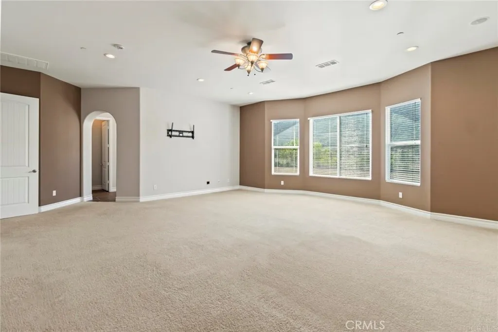 https://cdn.realtyfeed.com/cdn/127/306622298/33ea3a180ed5461ba9fd2a09f35070eb.webp