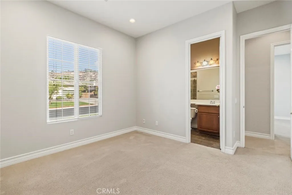 https://cdn.realtyfeed.com/cdn/127/306622298/9b296e3cbb2eb381e41208a19b11f2b7.webp
