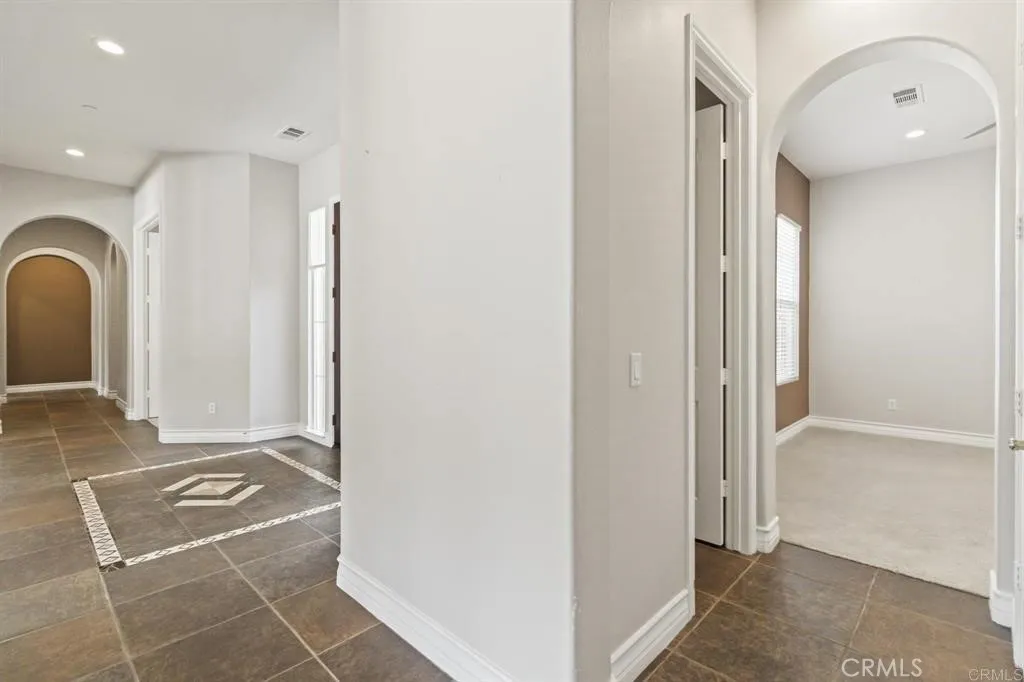 https://cdn.realtyfeed.com/cdn/127/306622298/de5d348acbaadbbf600b1f66470e3c01.webp