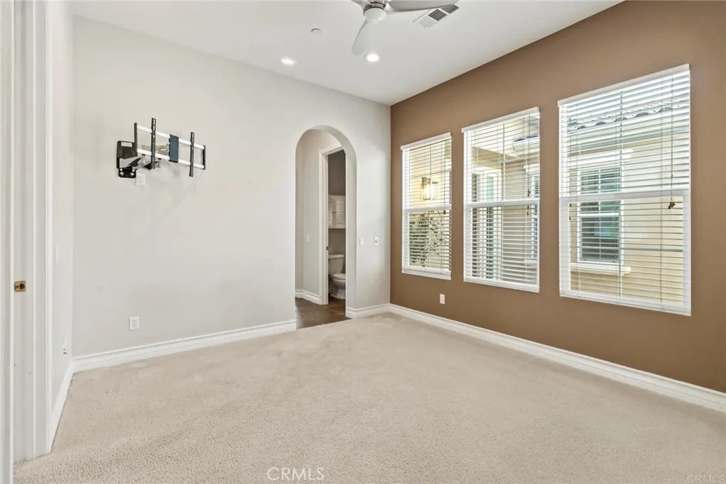 https://cdn.realtyfeed.com/cdn/127/306622298/fd2c559c9a369ea17c35b265d6993cd2.webp