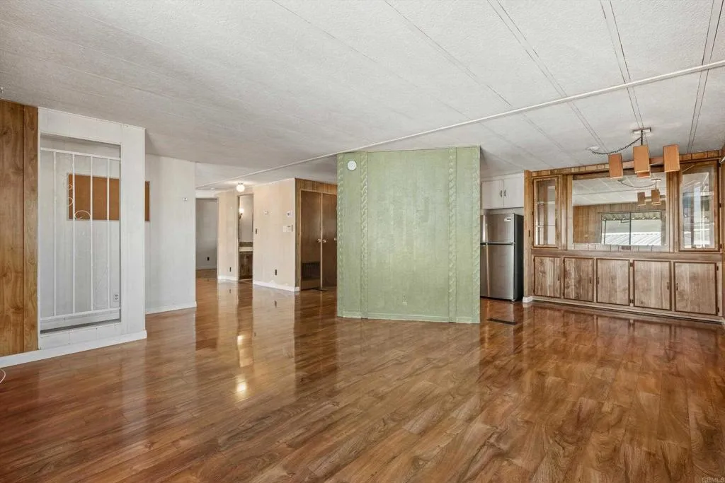 https://cdn.realtyfeed.com/cdn/127/306622351/513ccd88c154a4eb81382ceb293363e0.webp