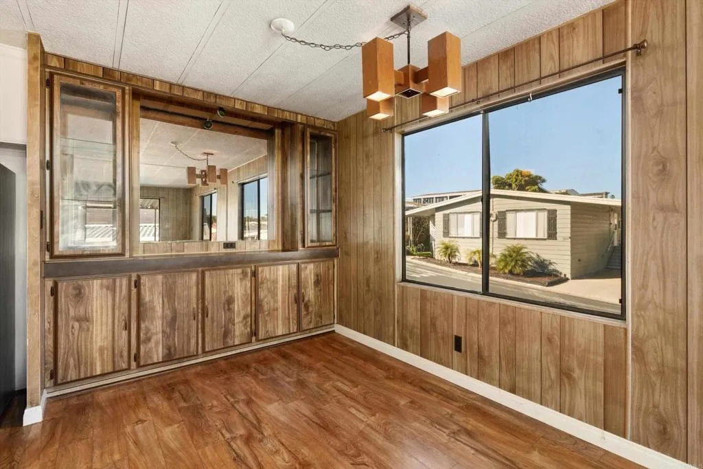 https://cdn.realtyfeed.com/cdn/127/306622351/91ddbd7a4d297c724a980b2398b90935.webp