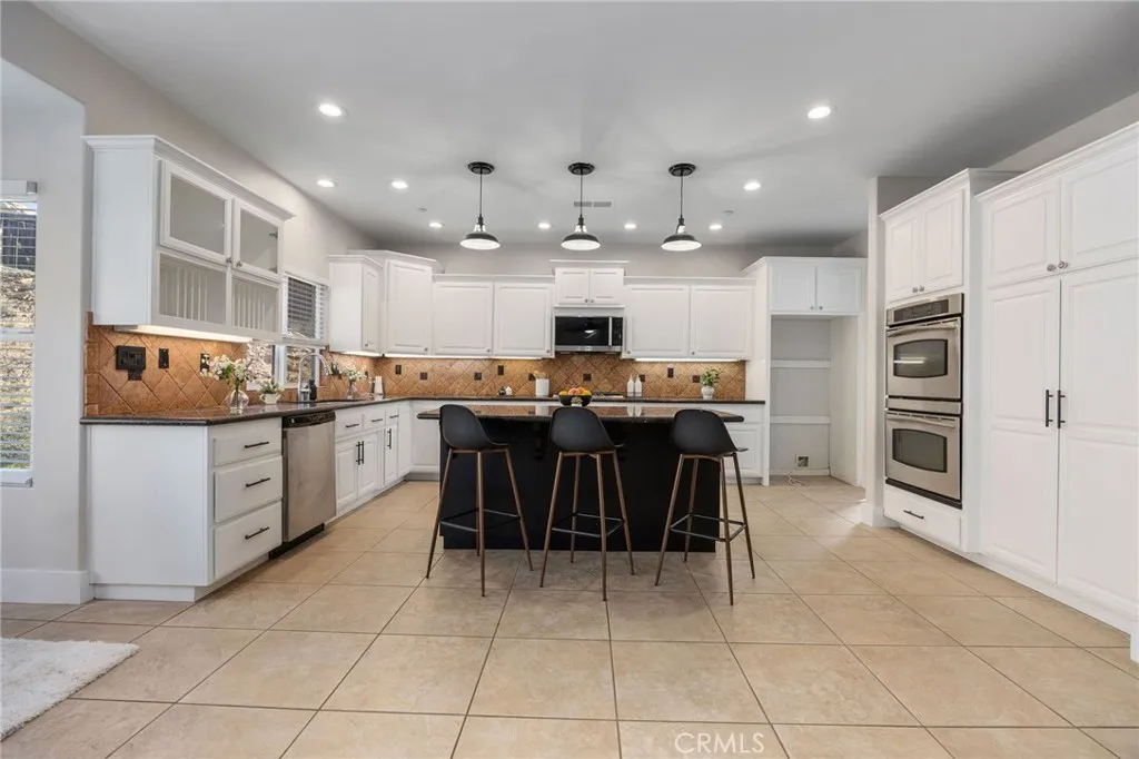 https://cdn.realtyfeed.com/cdn/127/306622366/13f3aa0562c79388a881d24fdc0d92b6.webp