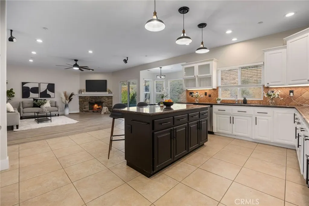 https://cdn.realtyfeed.com/cdn/127/306622366/2c39c637ca7bf596cf84ec5e3d6fe8d6.webp