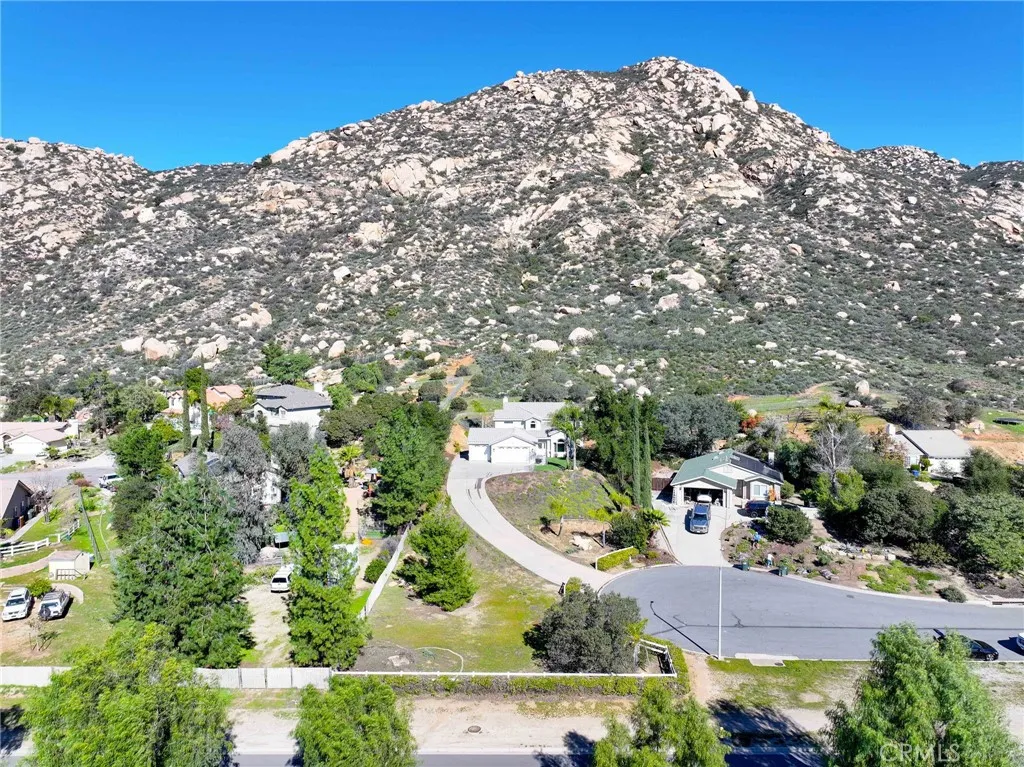 https://cdn.realtyfeed.com/cdn/127/306622366/51af25113144ef1539f88d1e0d1e6ba6.webp