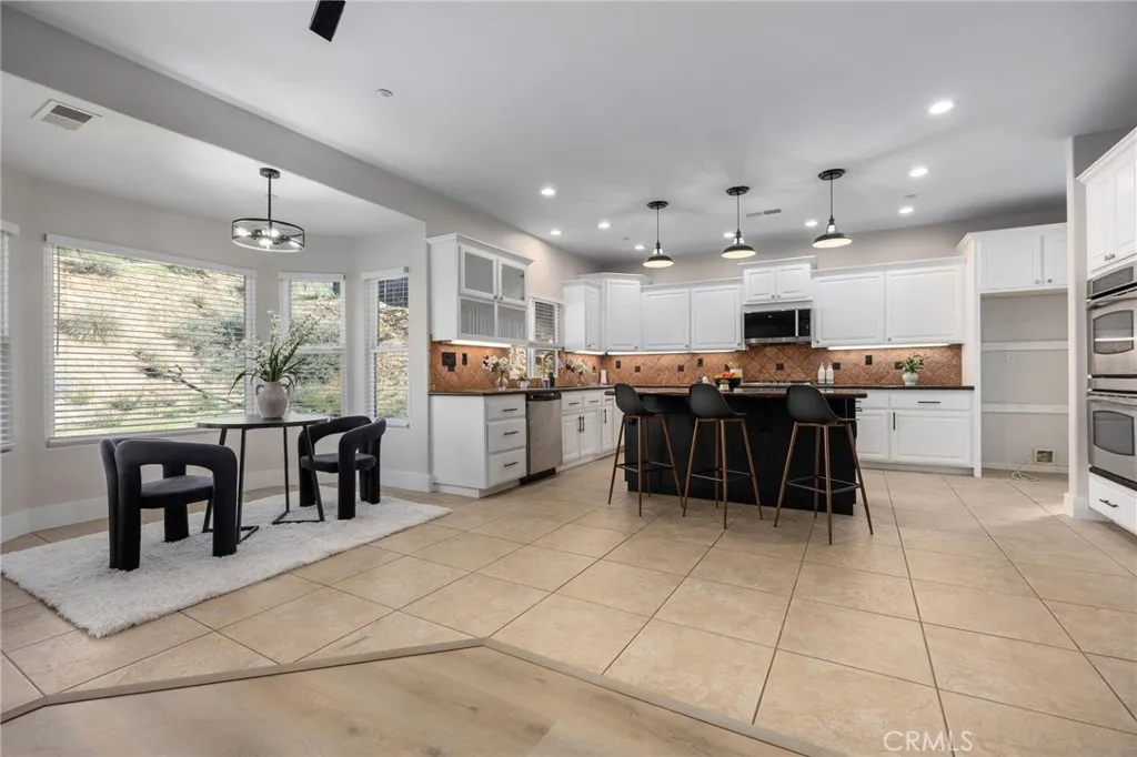 https://cdn.realtyfeed.com/cdn/127/306622366/5a6d2fa8af4a12f9fd60a21d901dcb16.webp